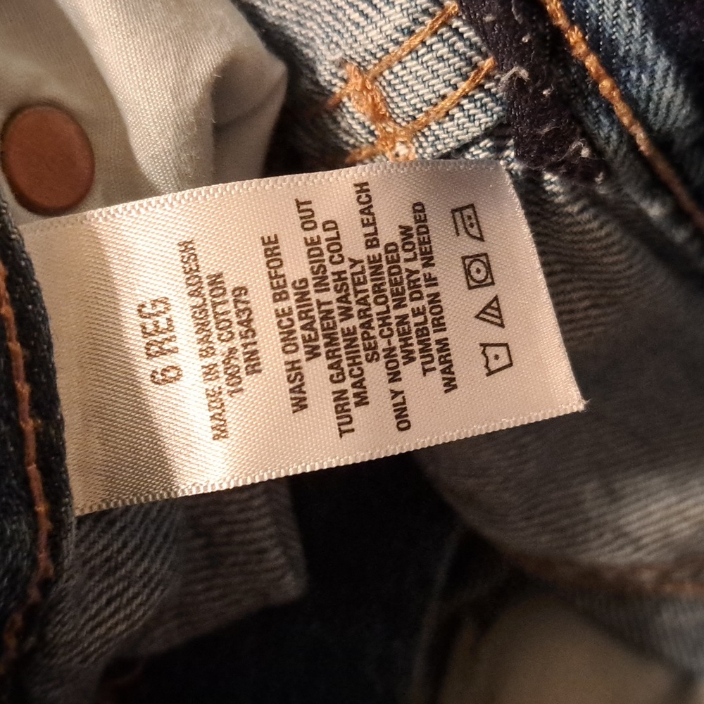 Aeropostale Straight Leg Distressed Blue Jeans. Size 6. - Picture 9 of 10
